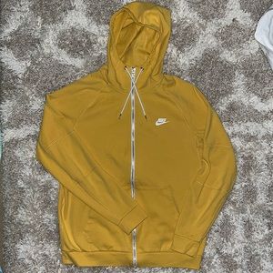 Woman’s large - like new - no stains